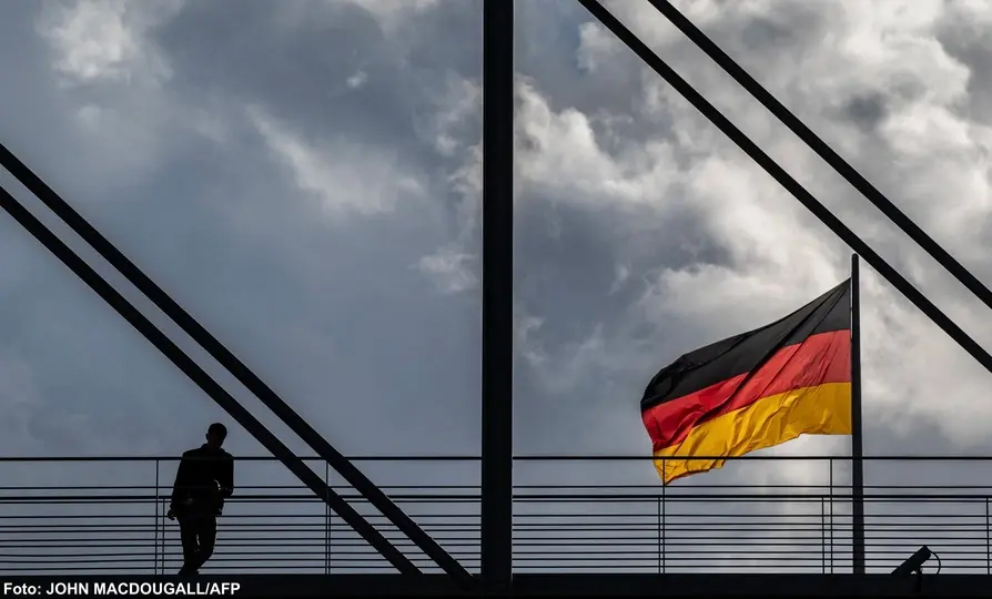 AFP__20241023__36KN2VM__v1__HighRes__GermanyParliamentFlag-copy.jpg