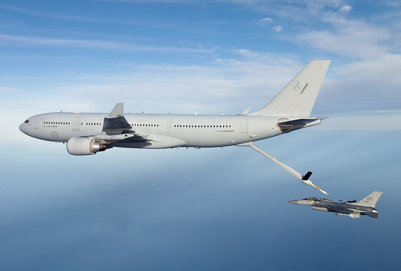 1280px-KC-30_A39-002_refuelling_an_USAF_F-16_cropped.jpg