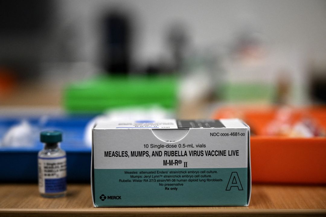 Non, l'arrestation d'un chercheur ne prouve pas un lien entre le vaccin ROR et l'autisme - Featured image