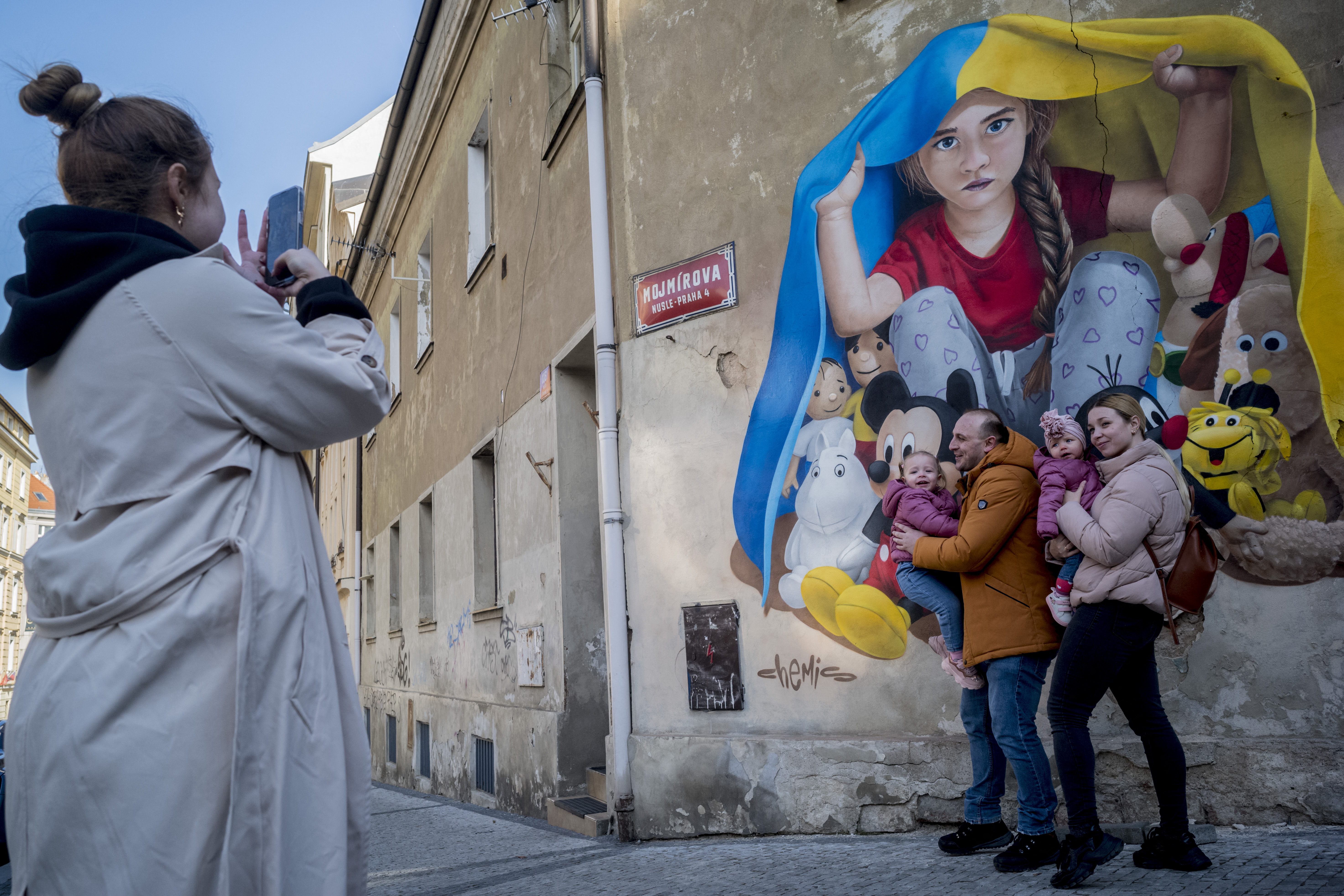 AFP__20220319__326H3Y4__v1__HighRes__CzechUkraineRussiaConflictStreetart-1.jpg