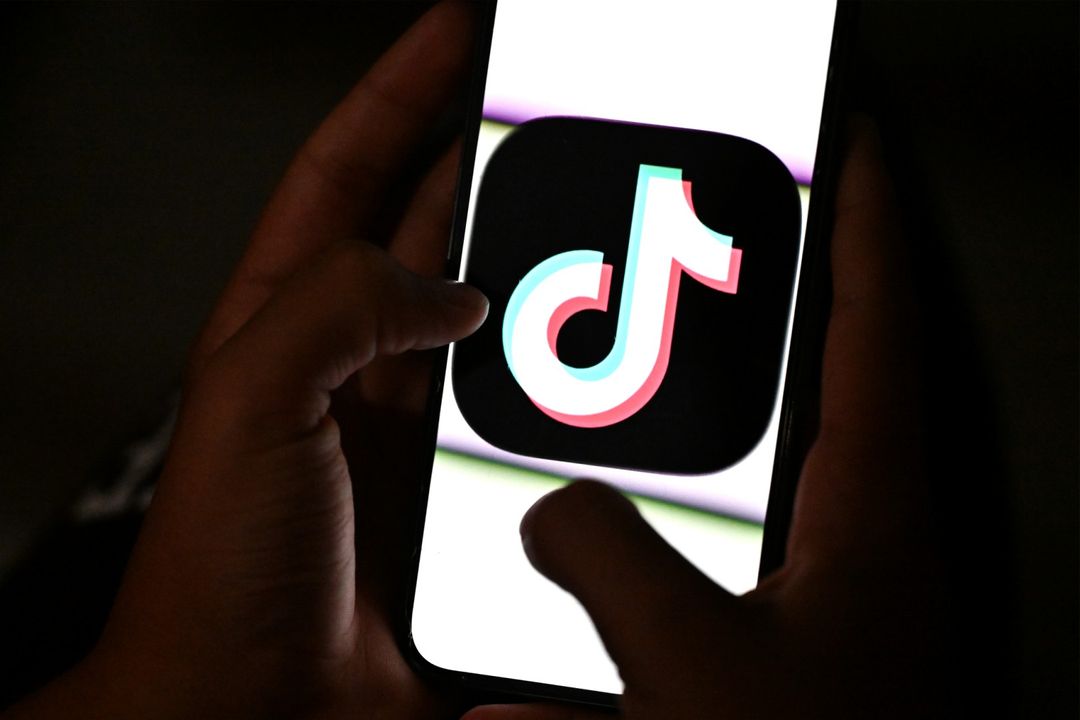 Sur TikTok, le business lucratif des faux comptes d'actualités - Featured image