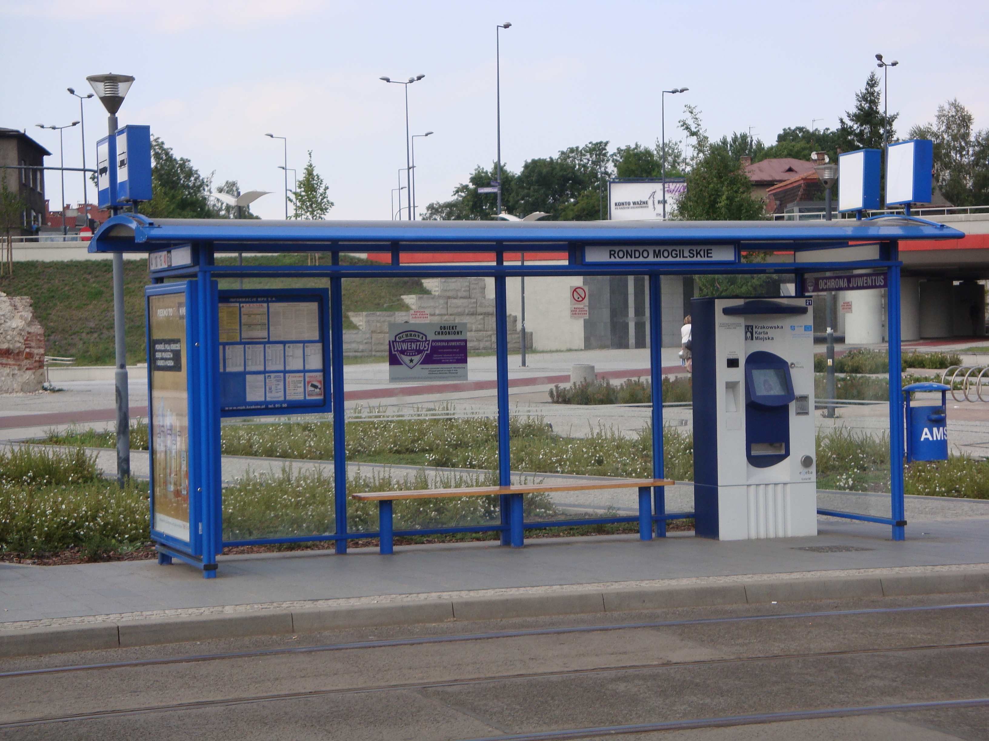 Biletomat_na_przystanku_Krakow.jpg