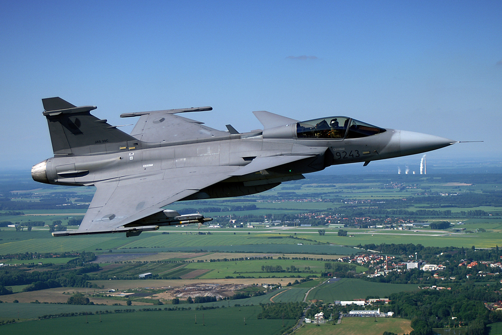 Air-to-air_with_a_Czech_Saab_Gripen_with_AFB_Caslav_in_the_background.jpg