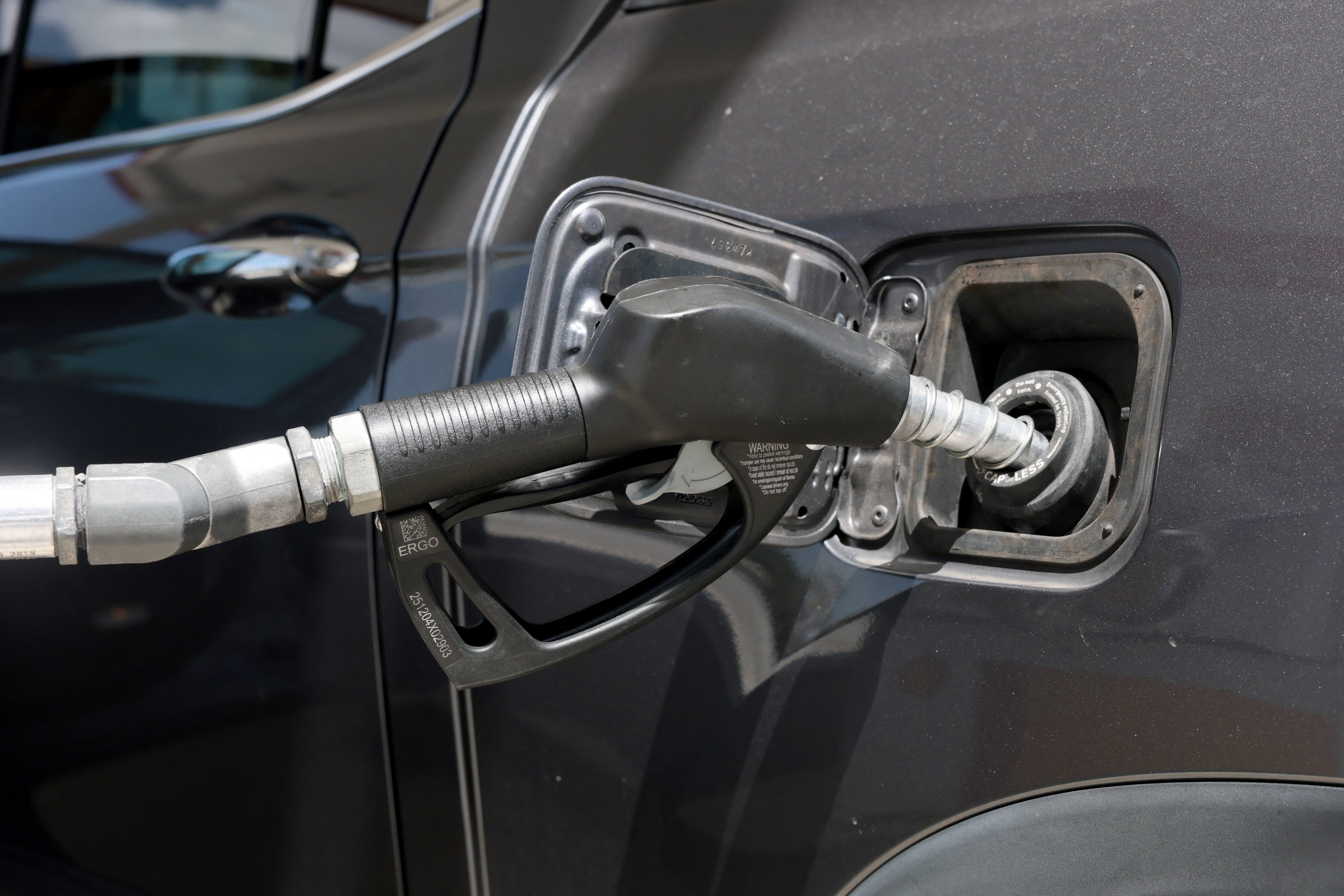 AFP__20260413__2271204074__v1__HighRes__OilPricesRiseAbove100ABarrelAgainAsBlockadeO.jpg