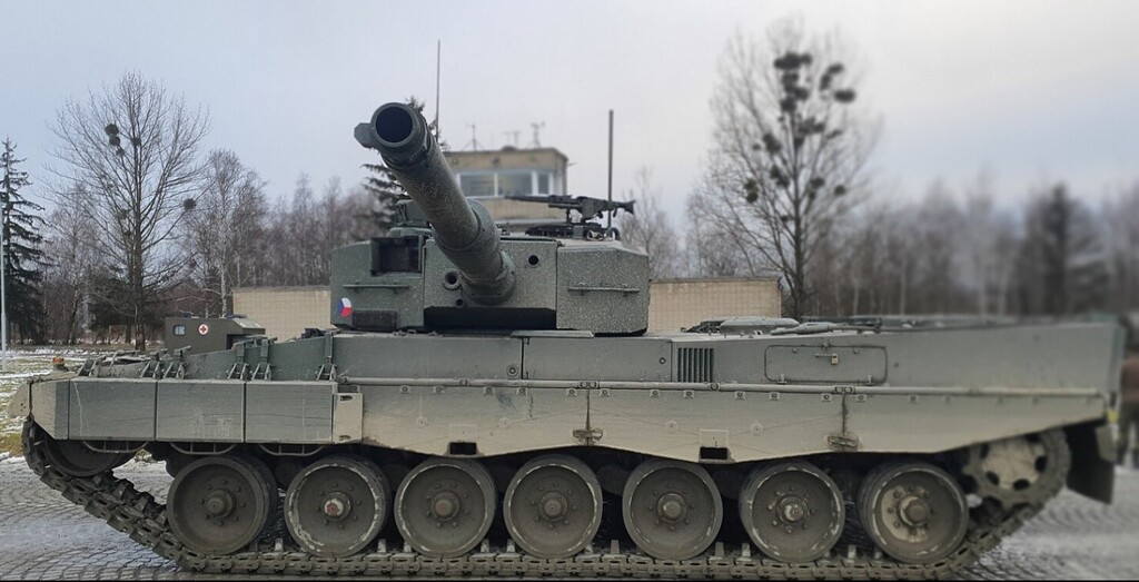leopard-2a4-02.jpg
